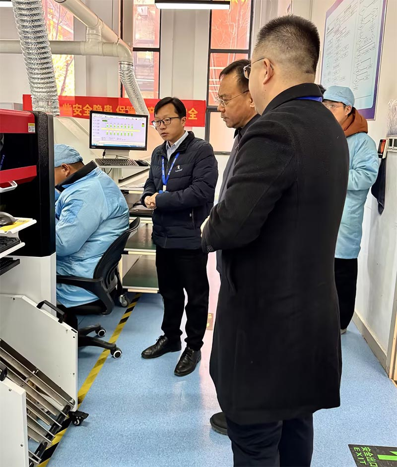 高碑店市委賈偉斌書記一行蒞臨光潤通科技考察指導(dǎo)(圖2)